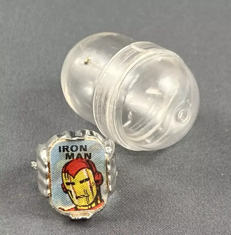 Dernière Chance Marvel Super-Heroes - Flicker Lenticular Ring (Vari-Vue) Gumball Machine (1966) - Iron Man vs The Mandarin